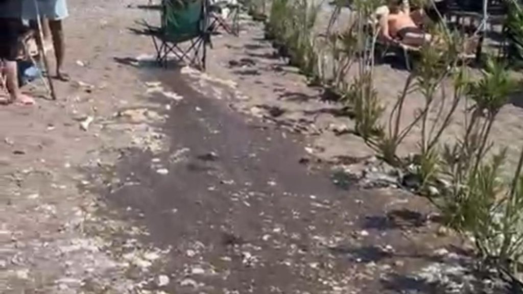 Marmaris’te Otel Havuzunun Suyu Halk Plajına Aktı